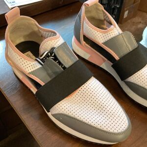 Steve Madden White and Gray Sneakers with Pink Accents Size 10M